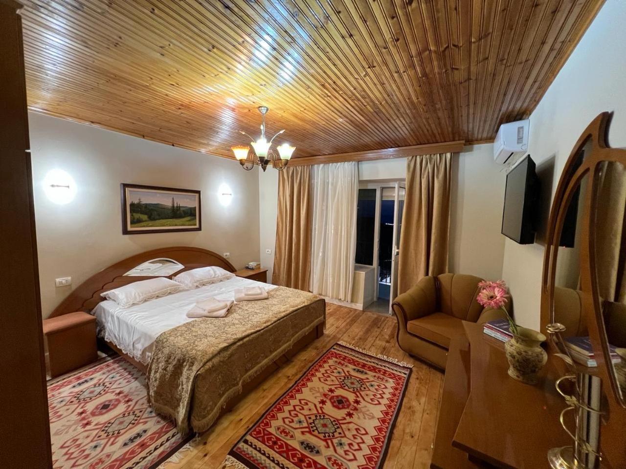 Garden Villa Guni Крує Екстер'єр фото