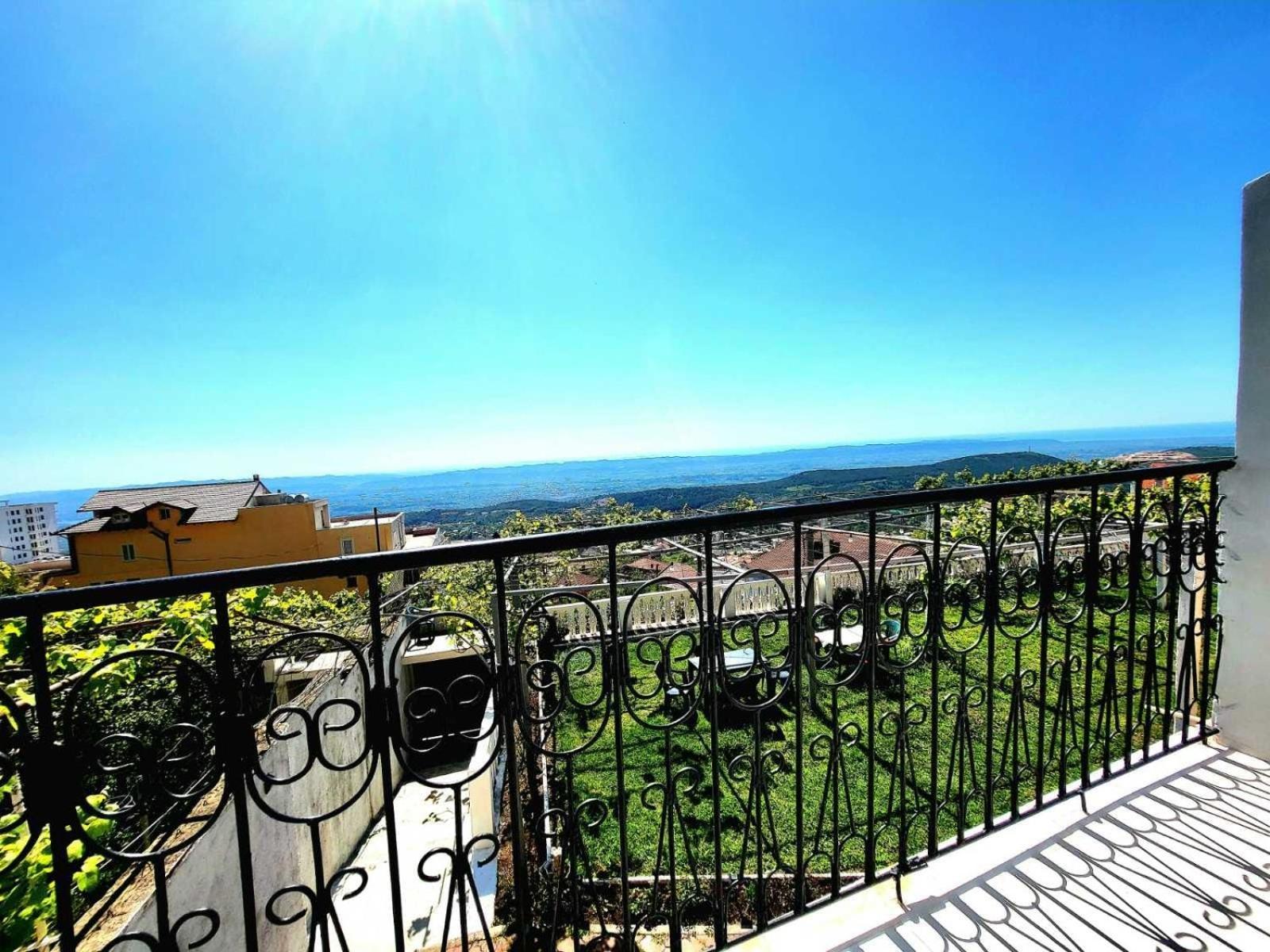 Garden Villa Guni Крує Екстер'єр фото