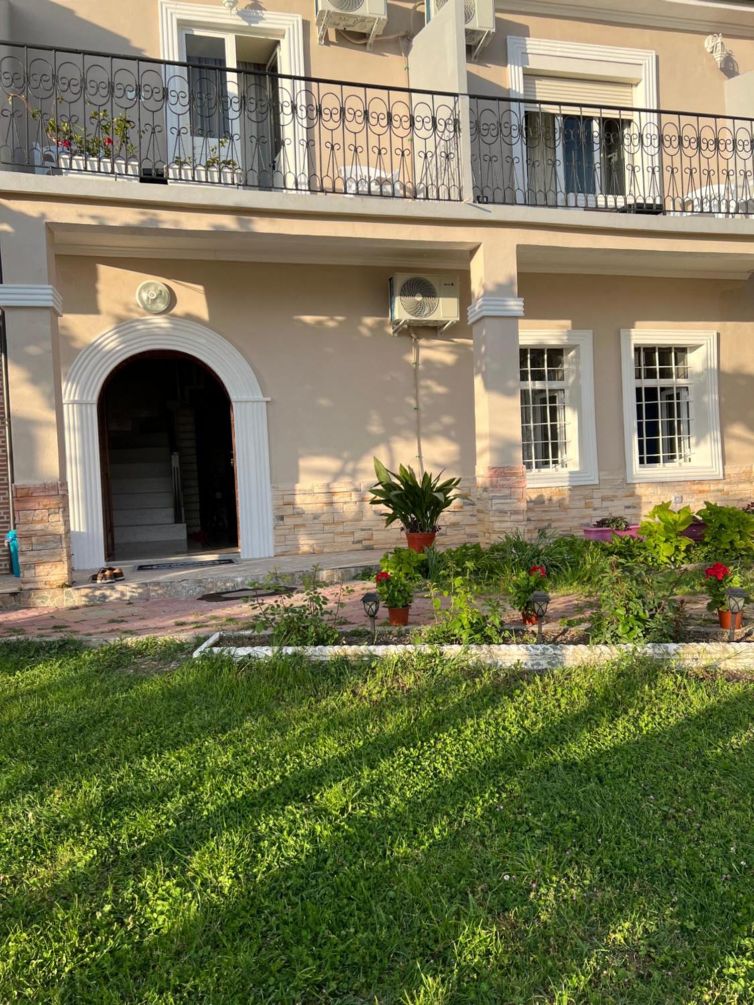 Garden Villa Guni Крує Екстер'єр фото
