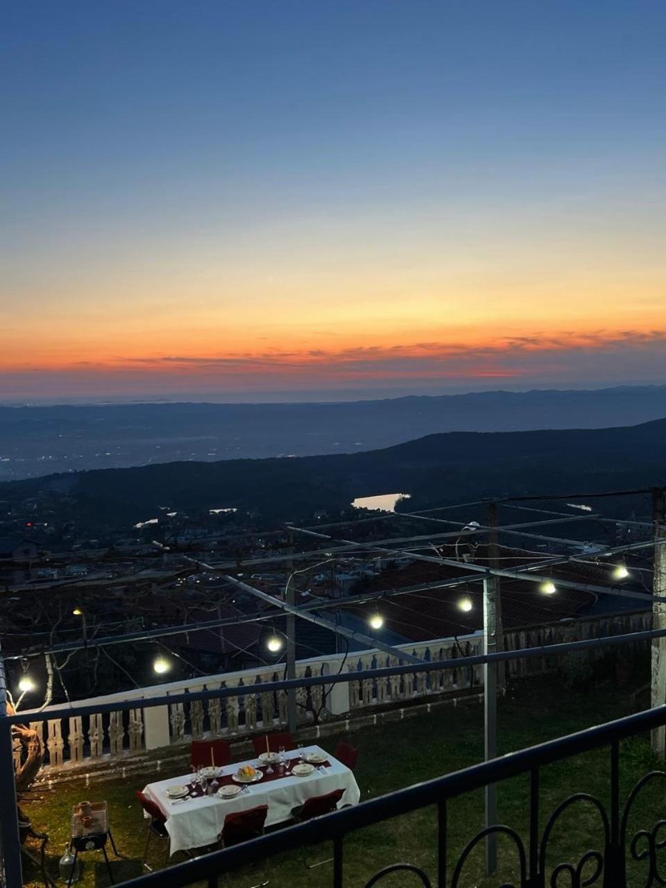 Garden Villa Guni Крує Екстер'єр фото