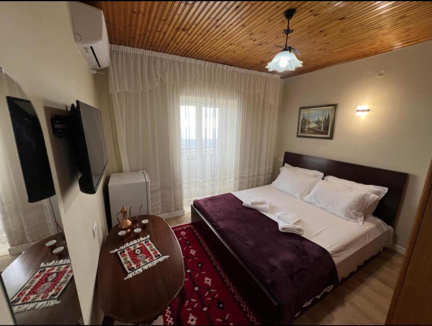 Garden Villa Guni Крує Екстер'єр фото