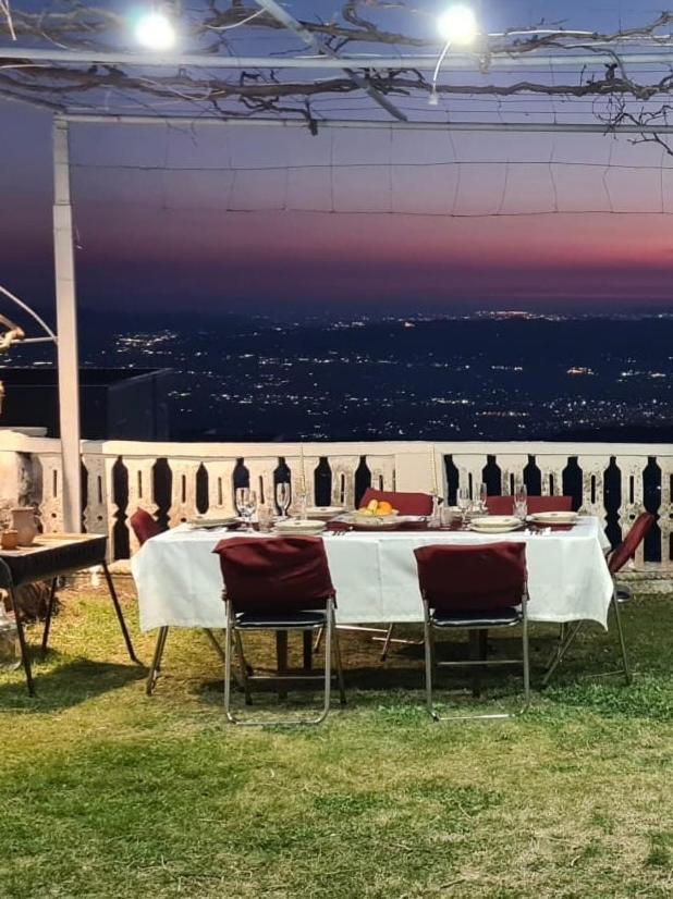 Garden Villa Guni Крує Екстер'єр фото