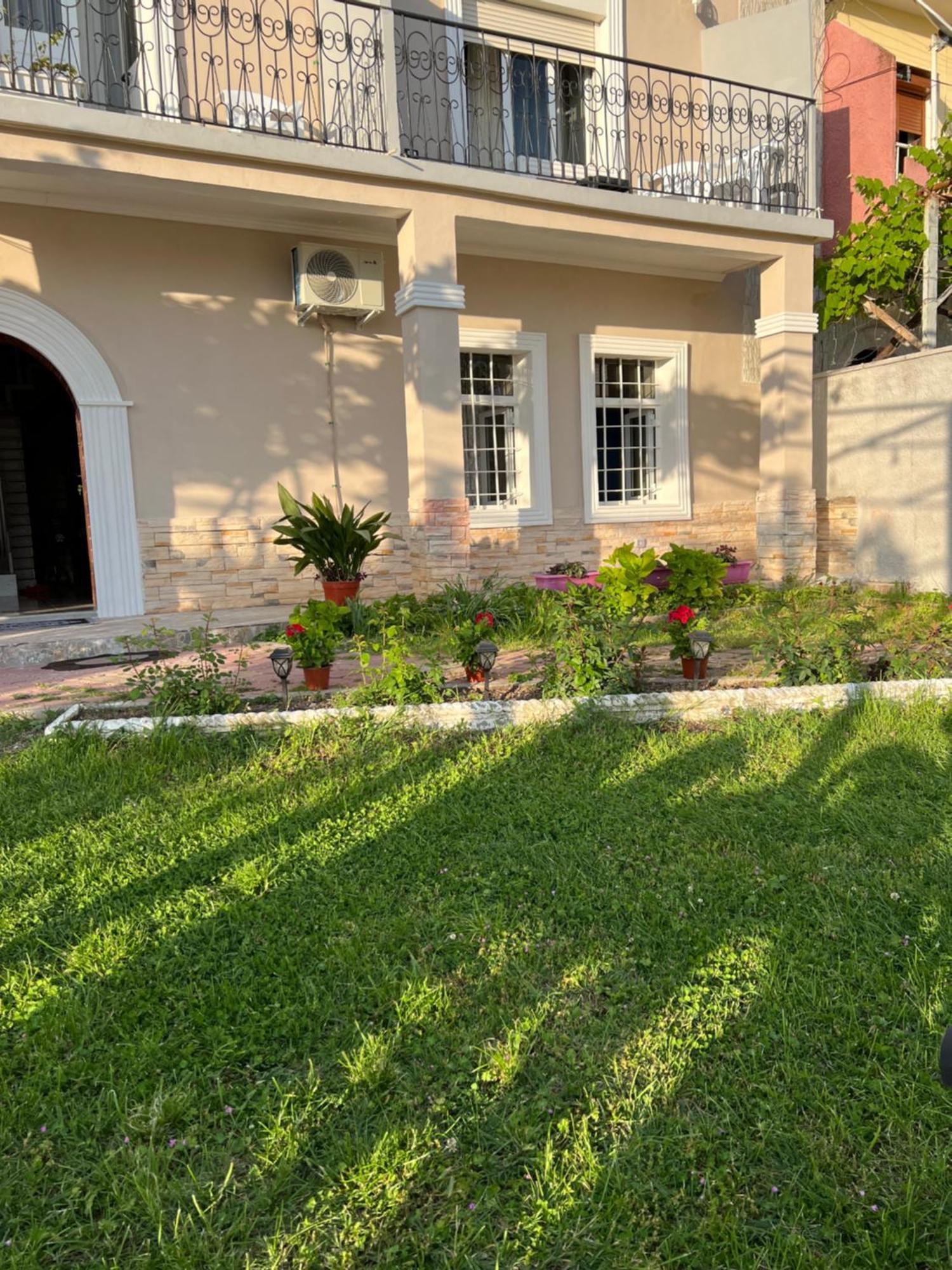 Garden Villa Guni Крує Екстер'єр фото