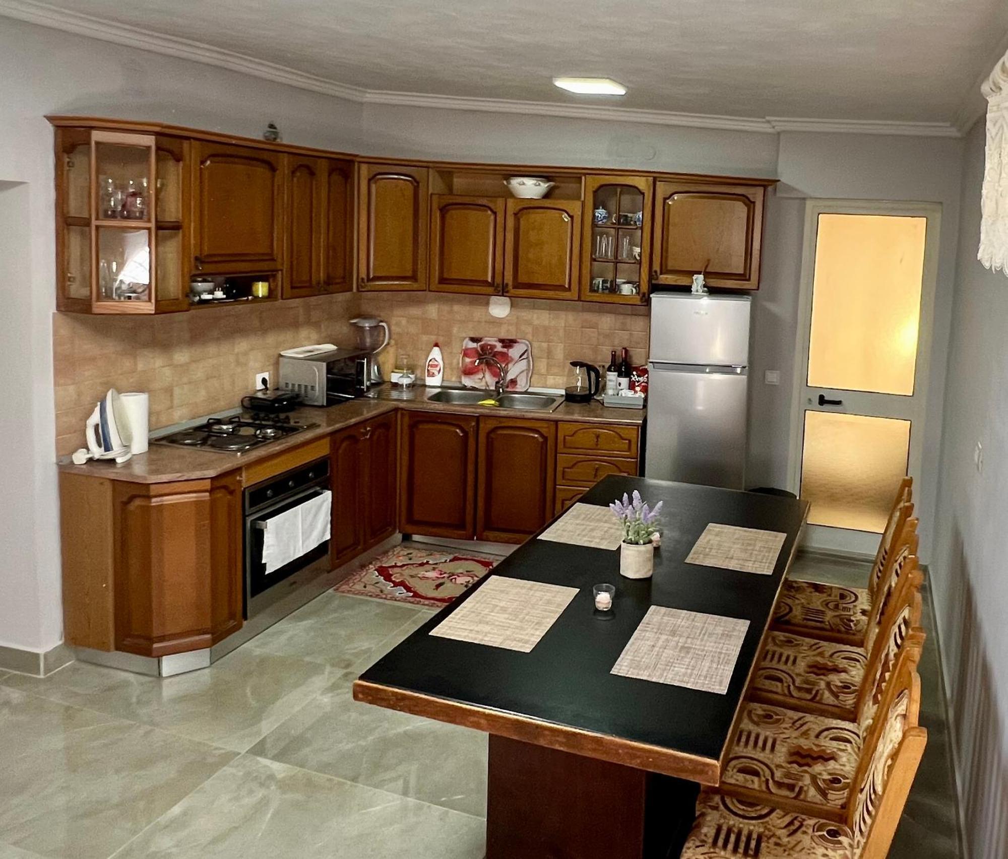Garden Villa Guni Крує Екстер'єр фото