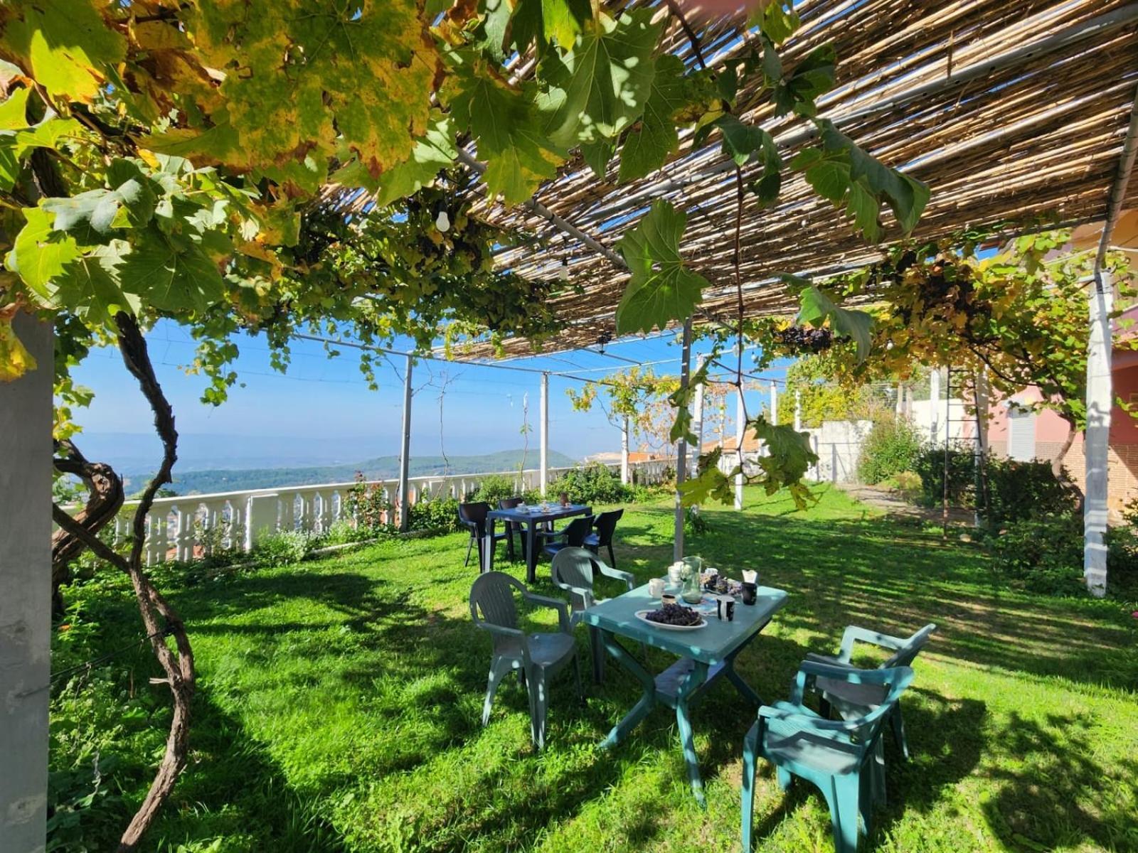 Garden Villa Guni Крує Екстер'єр фото