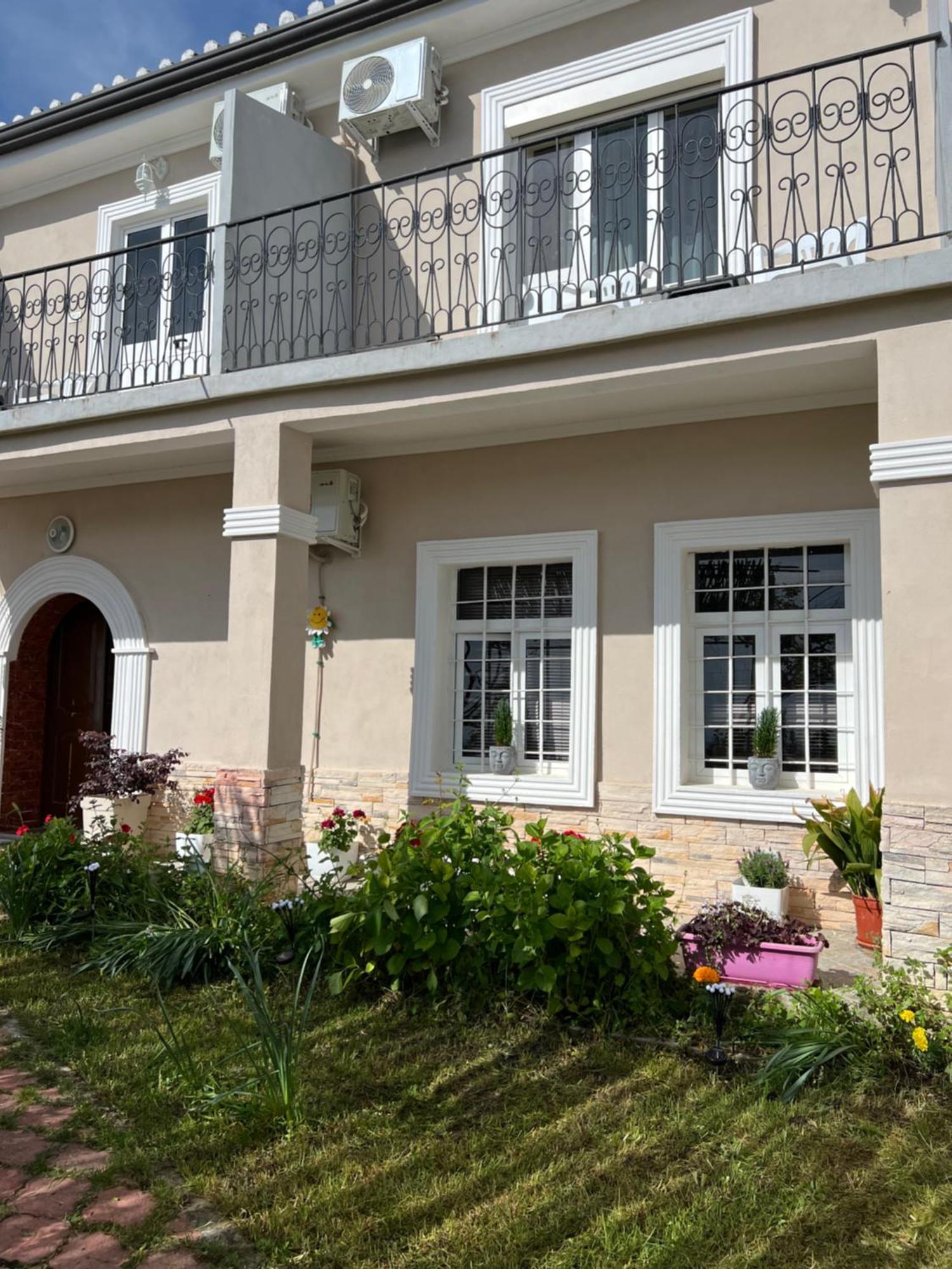 Garden Villa Guni Крує Екстер'єр фото